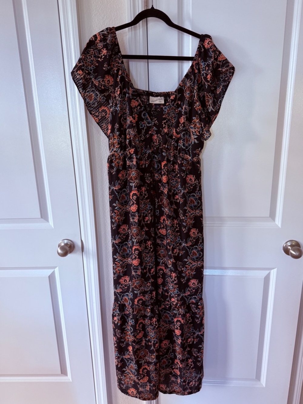 Universal Threads Black Floral Maxi Dress with Puff Sleeves